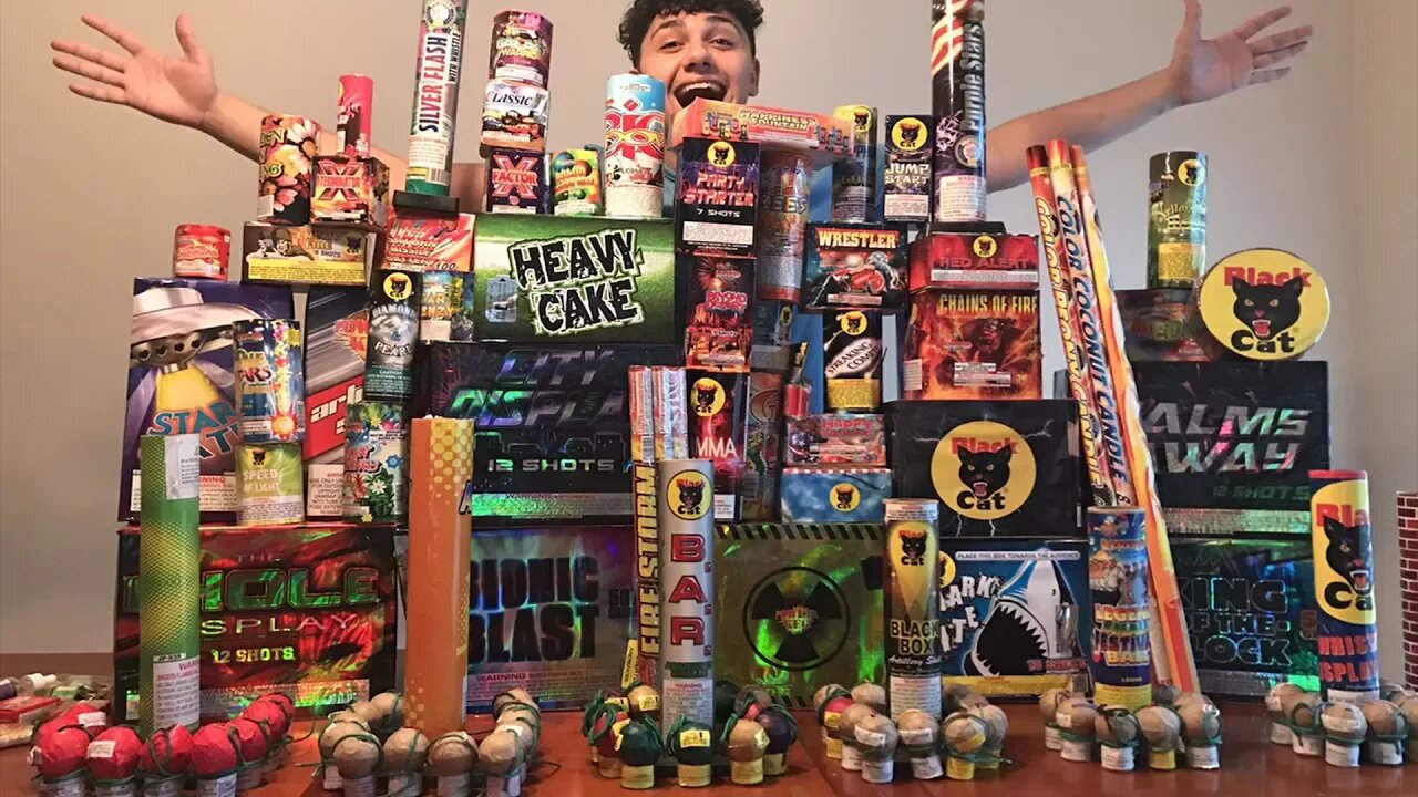 BIGGEST 4TH OF JULY ILLEGAL FIREWORKS EXPLOSION! (WORLDS BIGGEST FIREWORKS EXPLOSION)