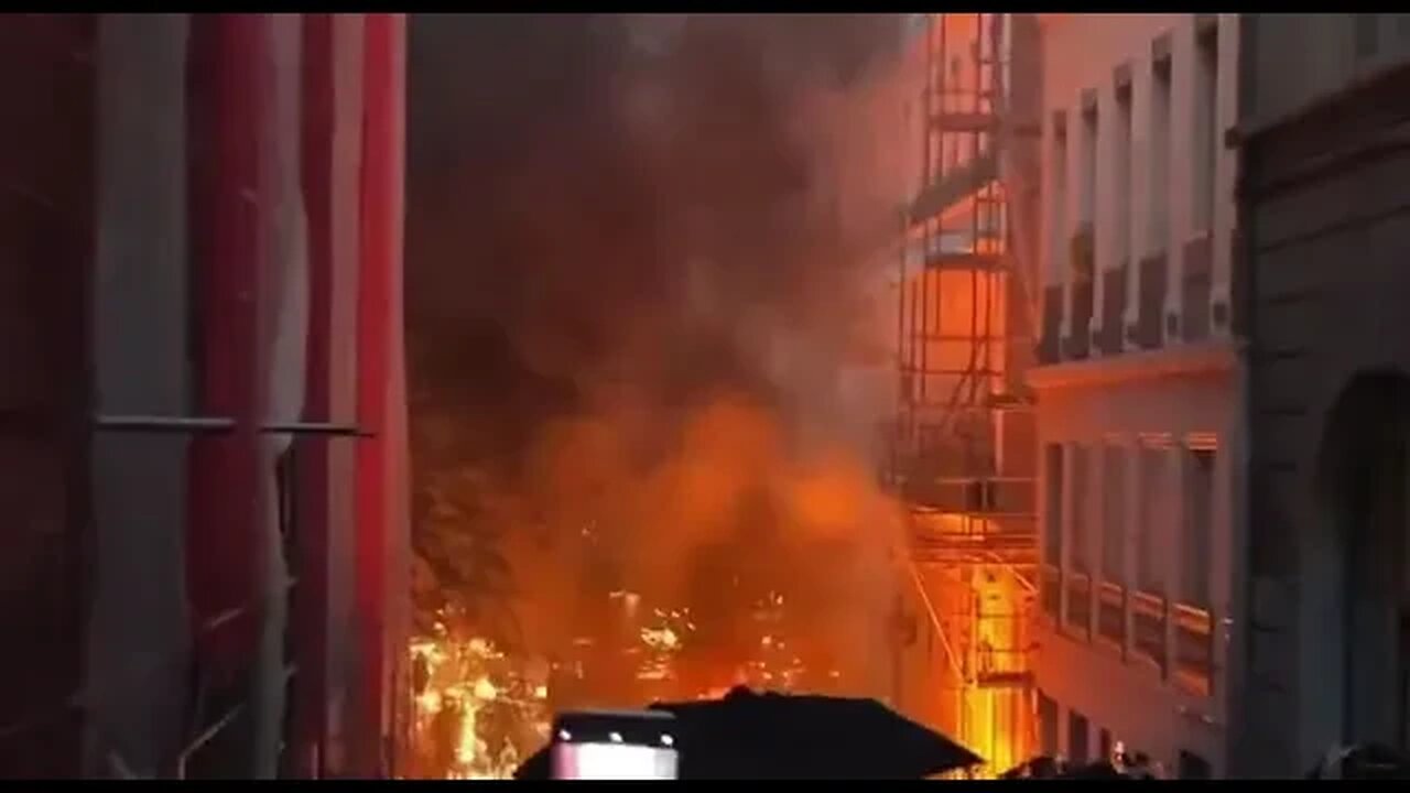 Frankrijk: De rellen hebben zich nu verspreid naar de stad Lyon. Dit loopt uit de hand ⚠️⚠️⚠️
