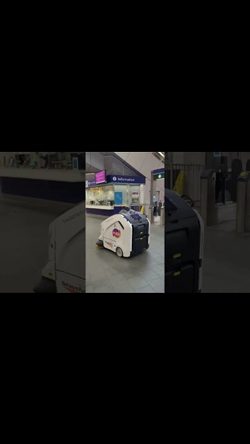 Robot cleaner london Bridge Station #london