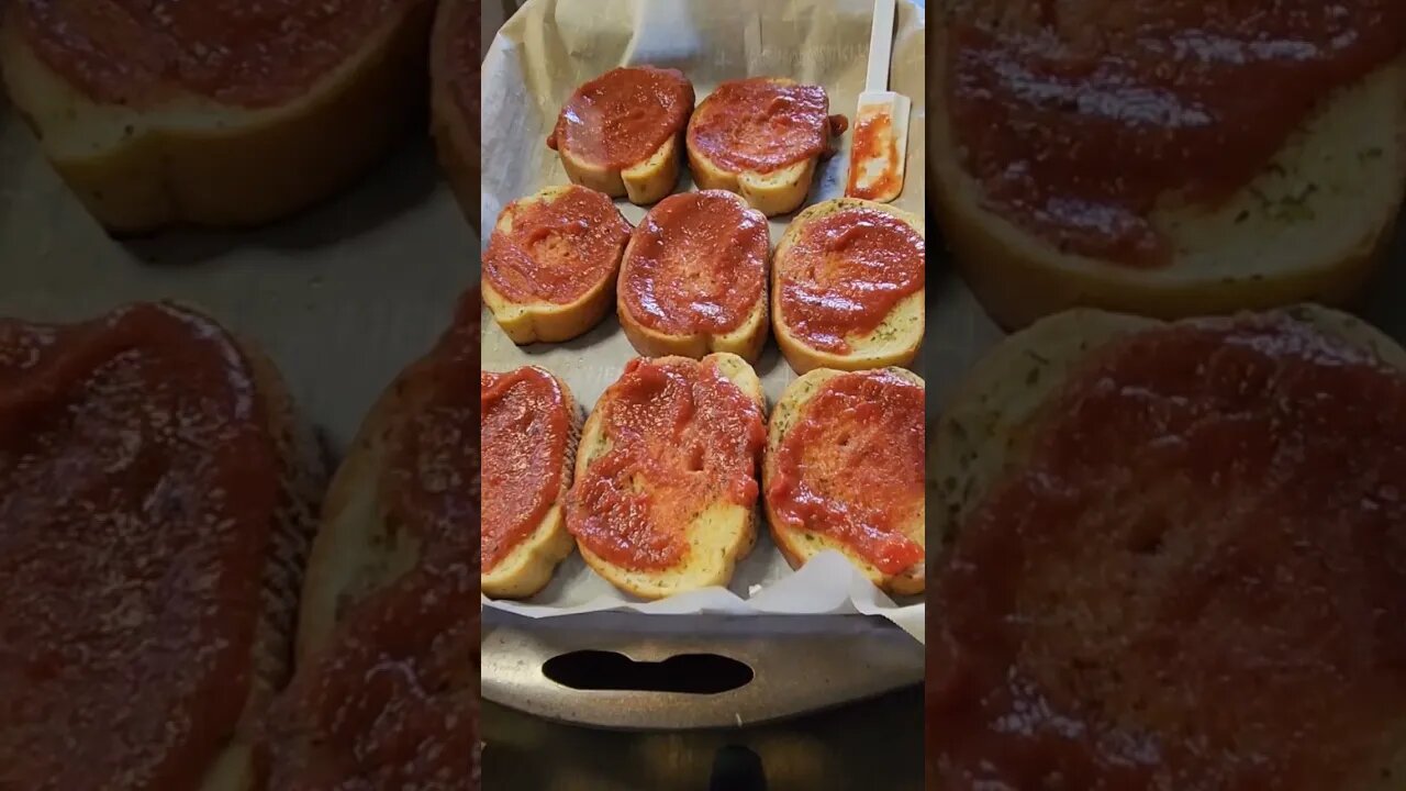 Texas Toast Pizza @cookinginthemidwest