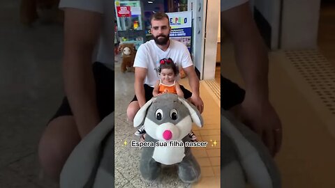 Quando o papai aproveita a criança para brincar