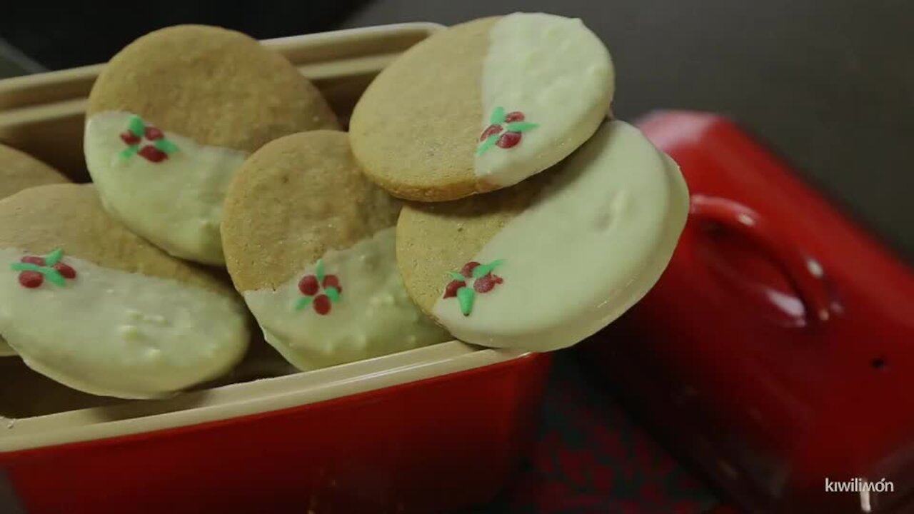 Ginger cookies with white chocolate