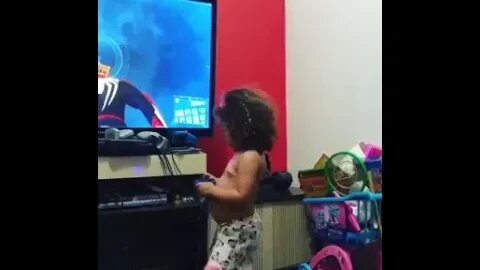 VICIADA EM VIDEO GAME , MENOR GAMER PLAYER DO MUNDO #gamer #ps4 #spiderman #meme #viralizou #top
