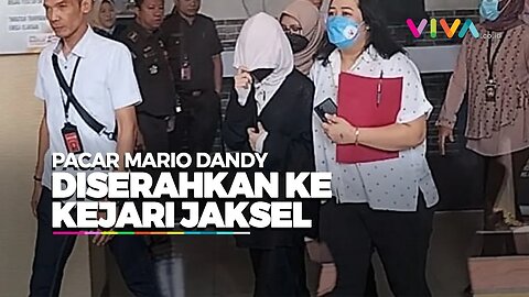 Penampakan Pacar Mario Dandy saat Diserahkan ke Jaksa