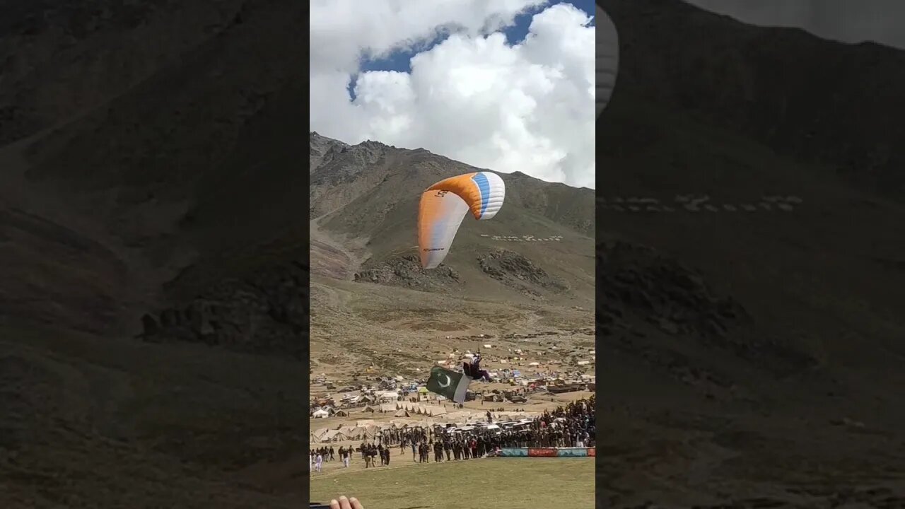saylab ki wajah se log parashut use kar rahy hin Chitral main #youtubeshorts #shorts