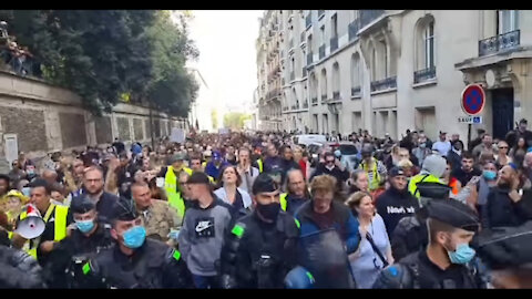 Policía uniéndose al pueblo - FRANCIA