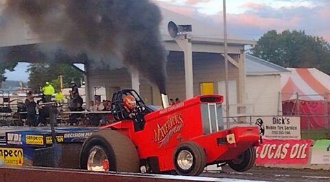 Tractor Pulls 'Maverick's Mistress'
