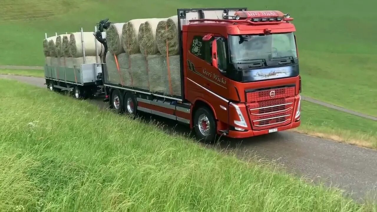 Geri Wicki Transporte beim Heutransport im Berggebiet-1