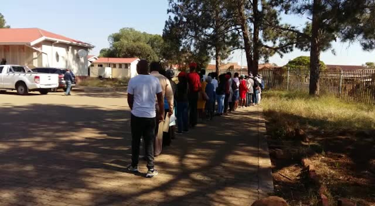 SOUTH AFRICA - Pretoria - Atteridgeville School Admission Applications(Video) (WAY)