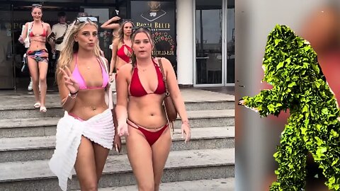 Bushman Prank: Scaring People at The Beach #Bushman #Prank #Pegadinha #bushmanprank