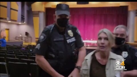 New Hampshire Grandma arrested trying to attend school board meeting without a Mask 🚨