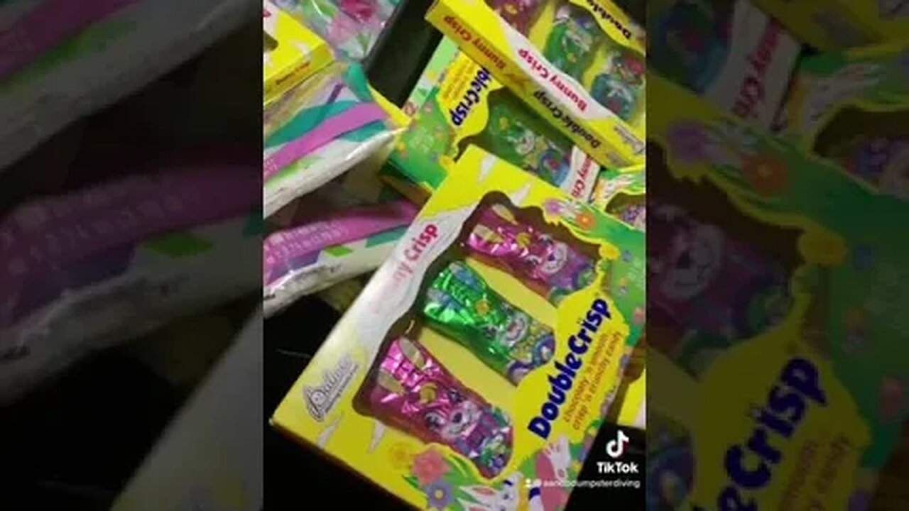 HUGE CANDY HAUL AT DOLLAR TREE!!!