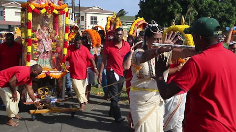 SOUTH AFRICA - Durban - Kavady prayer (Videos) (fnm)