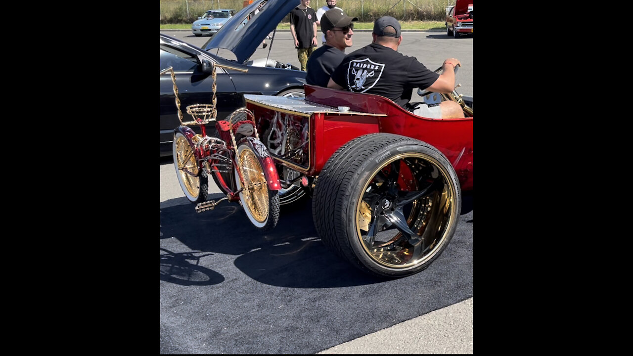 CRZY CUSTOM HOTROD ON 26'' WITH MATCHING BIKE