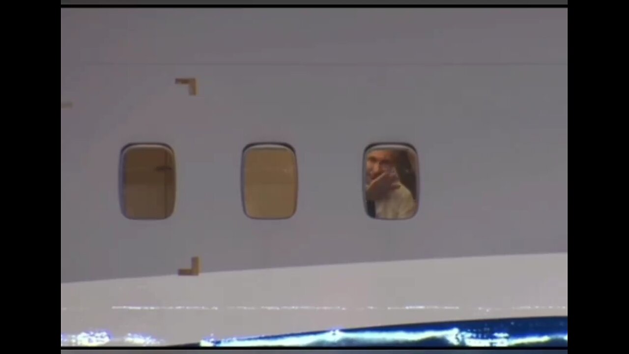👋🕶️ Putin and Kim Jong Un couldn't stop waving to each other as Putin was leaving for Vietnam