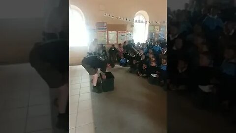Смешно, конечно, внучек, если бы она половину школы в лесах не пожрала.