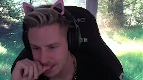 Ihr glaubt NIEMALS, was passiert, wenn 100 SPIELER in Minecraft in EINEM BUNKER leben MÜSSEN! 1