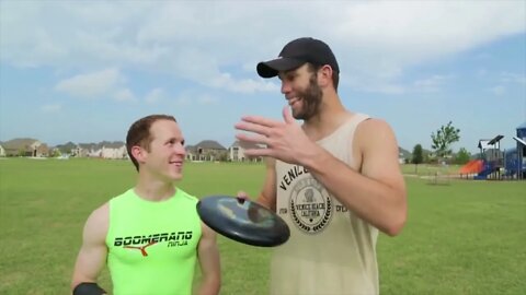 Frisbee Boomerang Trick Shot Battle