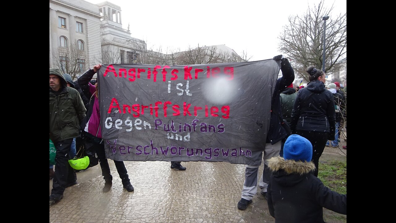 DFG-VK Berlin greift Friedensdemo an
