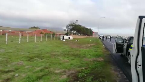 SOUTH AFRICA -Cape Town - 2 passengers died on a Taxi Accident (Video) (MBU)