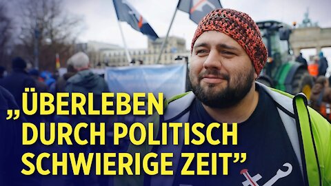 Zerstörung der Familienbetriebe: Bauern protestieren gegen „hirnrissige“ Gesetze in Berlin