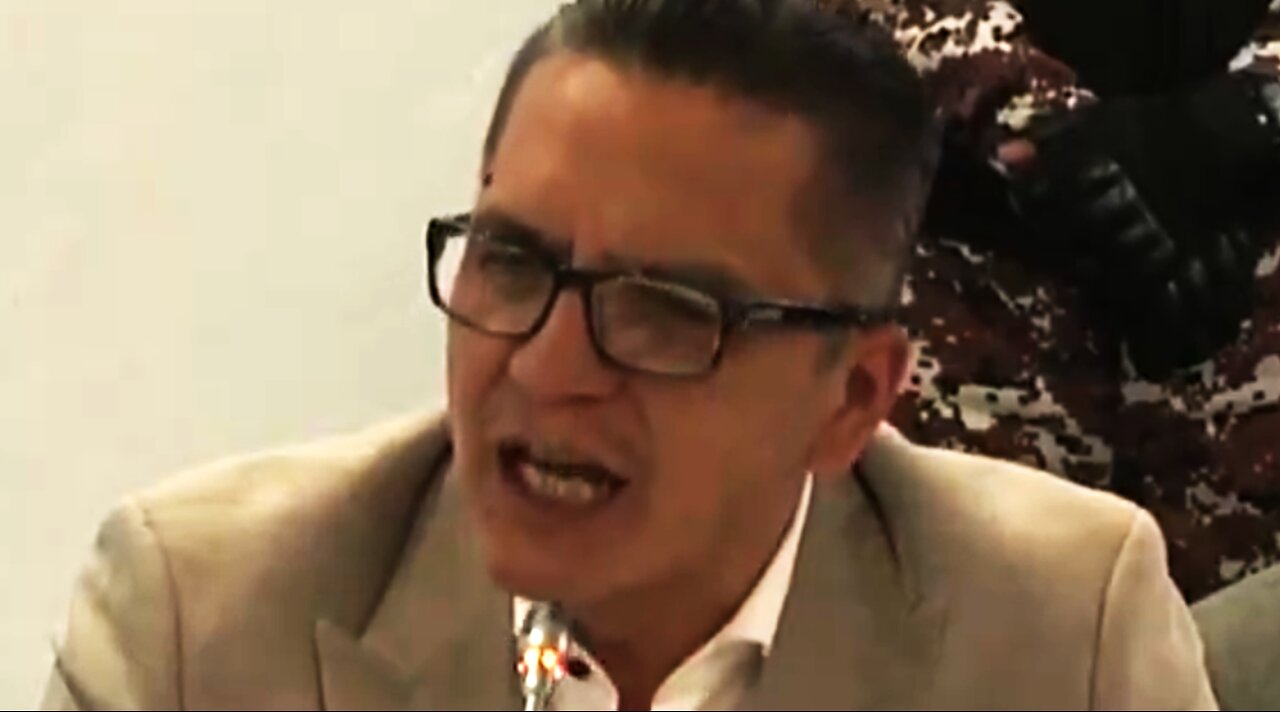 ECUADOR. Wilman Terán desnuda a la Justicia y desafía a un baño de verdad a Diana Salazar