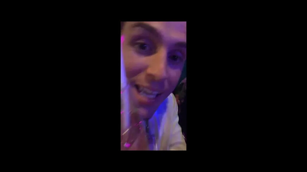 ALAINA NEEDS A ISLAND BOY 🌊🏝🏖 GucciW [GuccidabzzzTv Reupload]