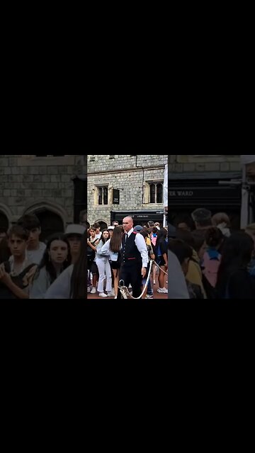 Tourist move back #windsorcastle