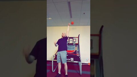 This man can ball😤 #basketball #minihoop