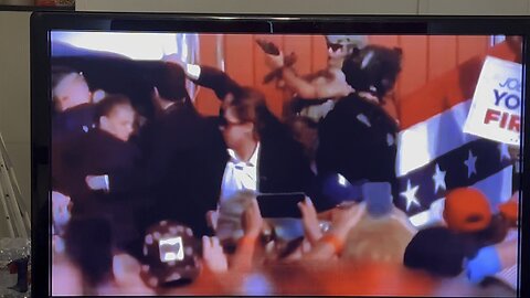 Agent tries to point blank Donald Trump at SUV Window!