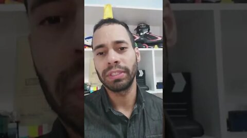 TEM MUITO POBRE DESGRAÇADO COM A MENTALIDADE RICA