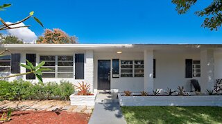 1131 S Palmway