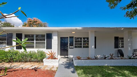 1131 S Palmway