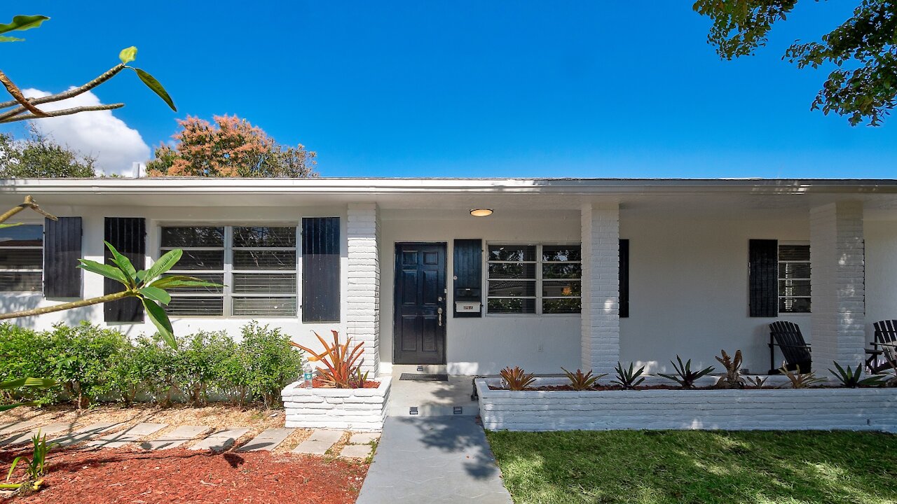 1131 S Palmway