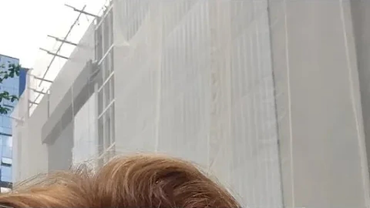Helenyce Bueno está transmitindo ao vivo!