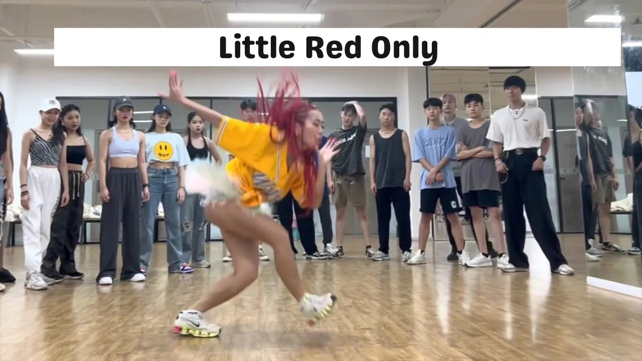 Sexy Little Chinese Girl Has Great Dance Moves