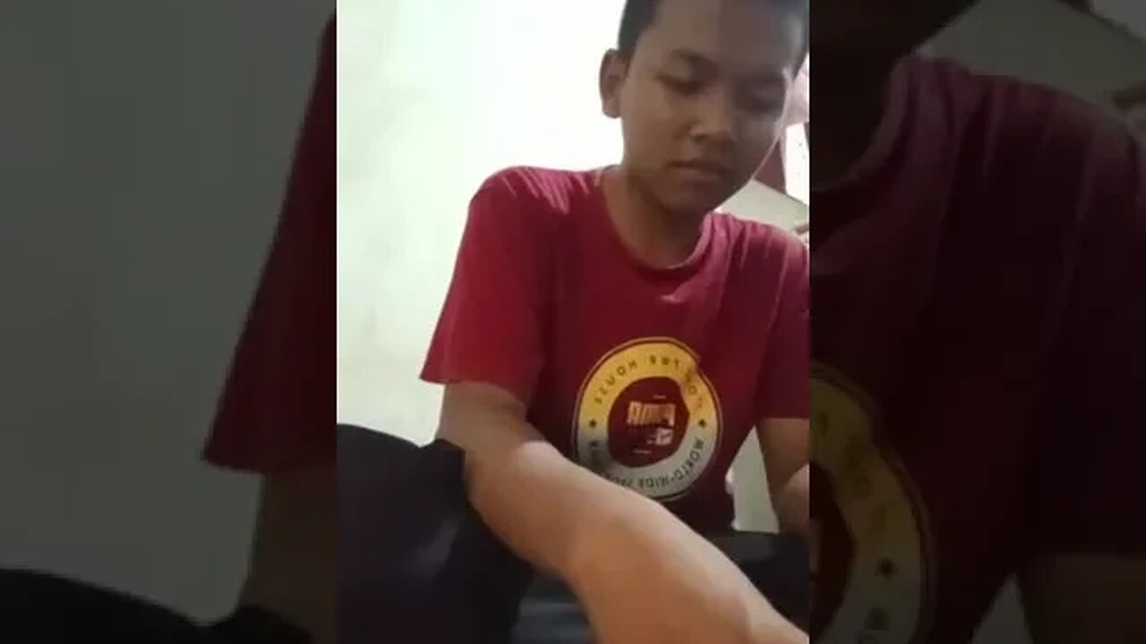 nyanyi lagu dangdutan Jawa oleh siswa SMKN Winongan