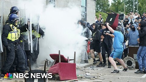 U.K. far-right rioters attack hotel housing asylum seekers | NE