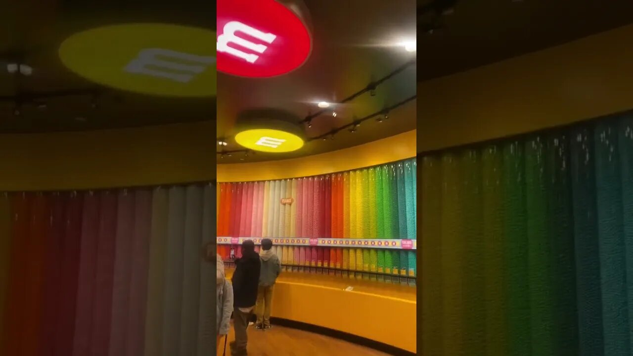 Las Vegas M&M store #lasvegas #lasvegasnightlife #shopping #chocolatefactory # #coffeeaddict