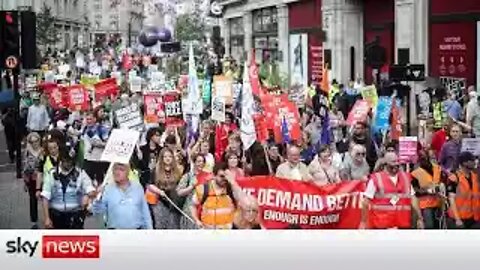 Kriza e kostos së jetesës: Mijëra njerëz protestojnë në Londër duke kërkuar ndihmë