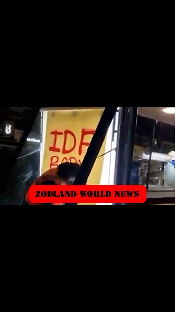 ►🚨▶ ⚡️⚡️🇮🇱⚔️🇵🇸 🇬🇧 London activists affixing new banners to bus stops