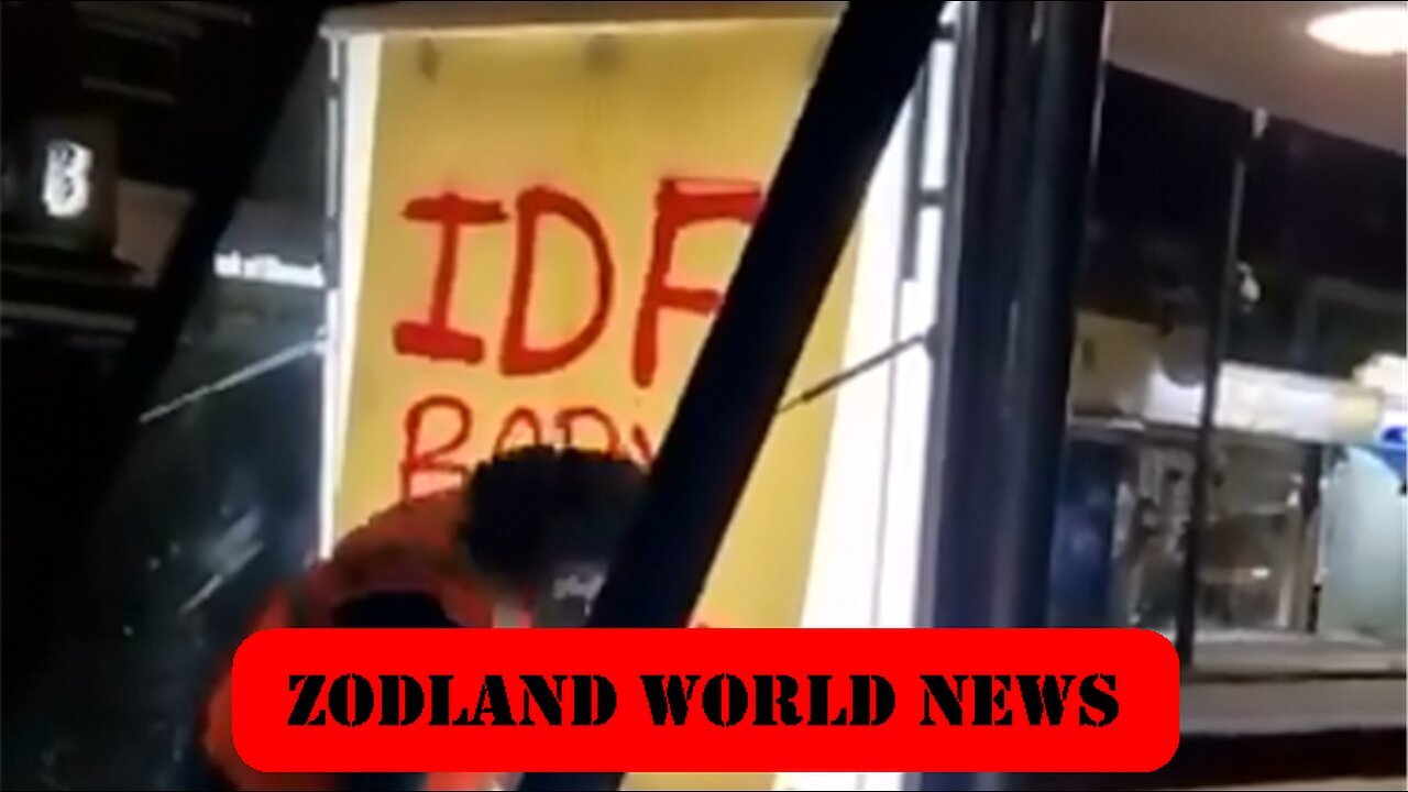 ►🚨▶ ⚡️⚡️🇮🇱⚔️🇵🇸 🇬🇧 London activists affixing new banners to bus stops