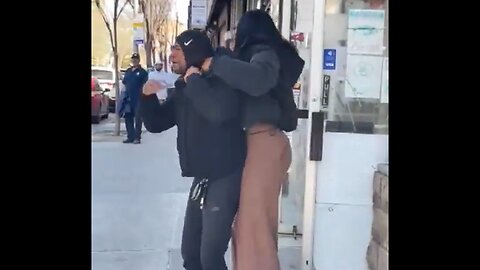 NYC - Purse Snatcher Gets What He Deserves