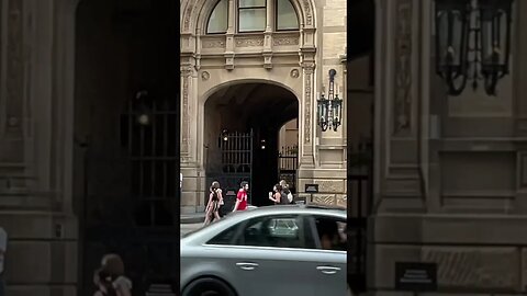 Место убийства Джона Леннона. Знаменитый дом Дакота