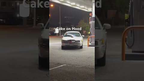 Cake on the hood - Driving Las Vegas. Loon