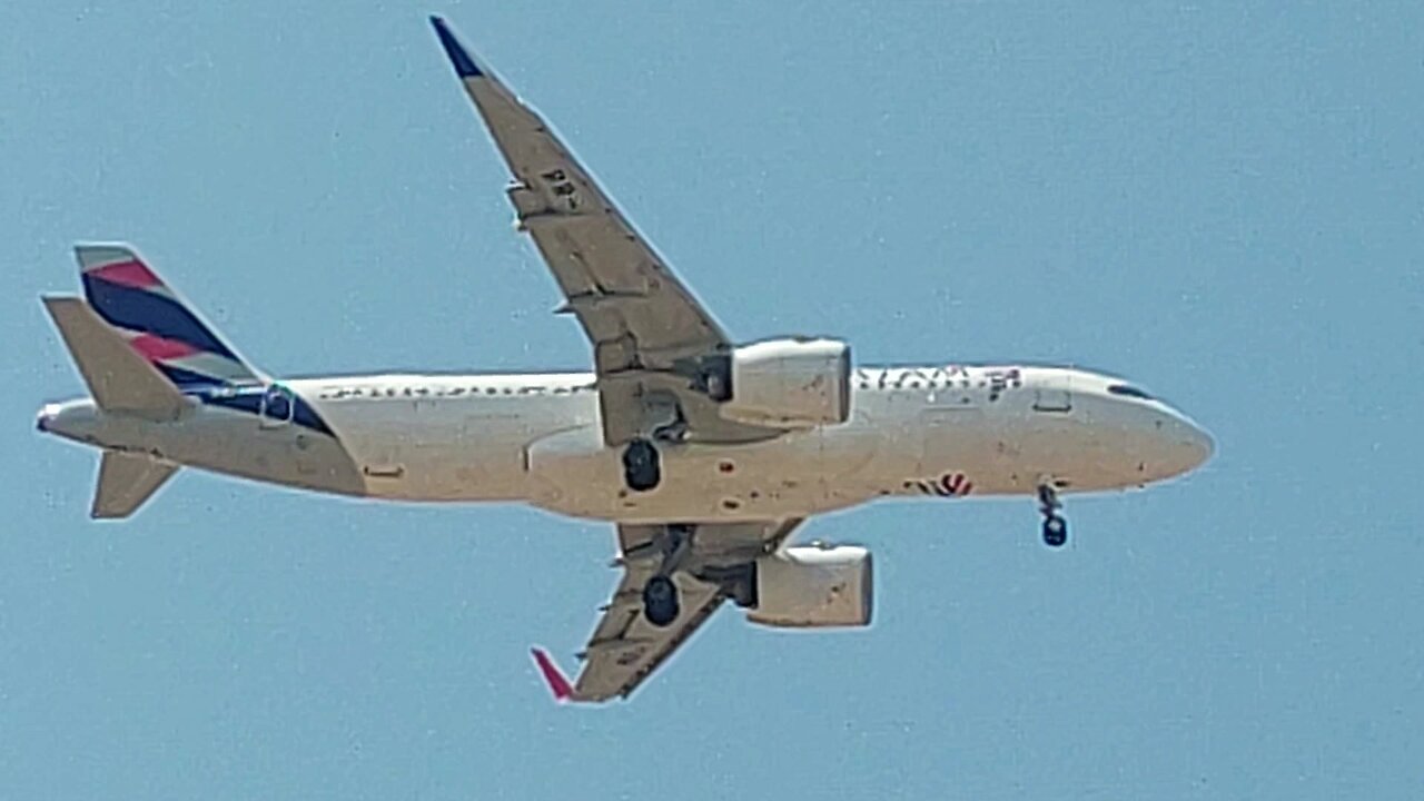 Airbus A319 PT-TMC coming from Teresina,A320NEO PR-XBR from Recife,A321 PT-MXC from Guarulhos