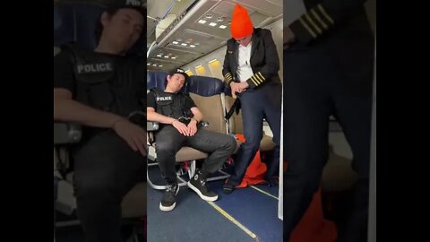 When The Prisoner Tries To Escape The Airplane !! 😱…