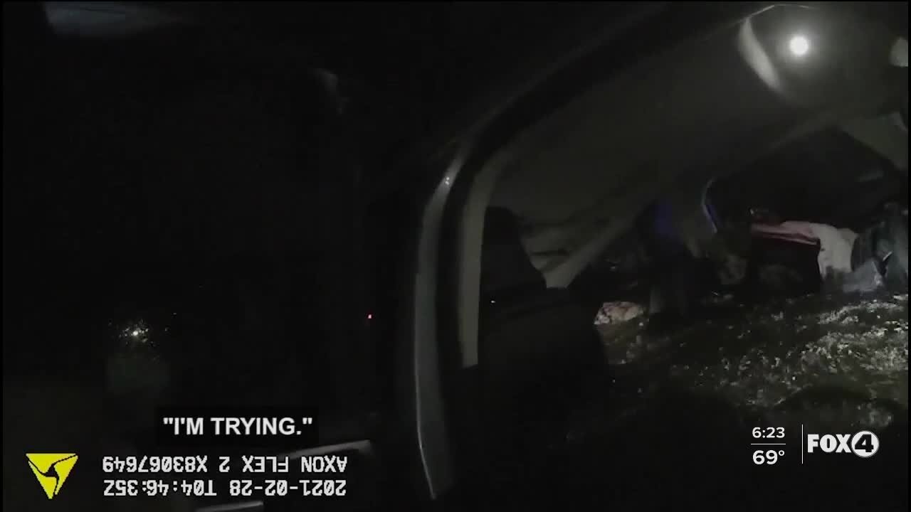 Daytona deputies save woman from sinking car