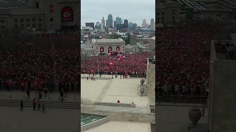 What a turnout for our #superbowl winning @KansasCityChiefs #chiefs #chiefskingdom #kansascity