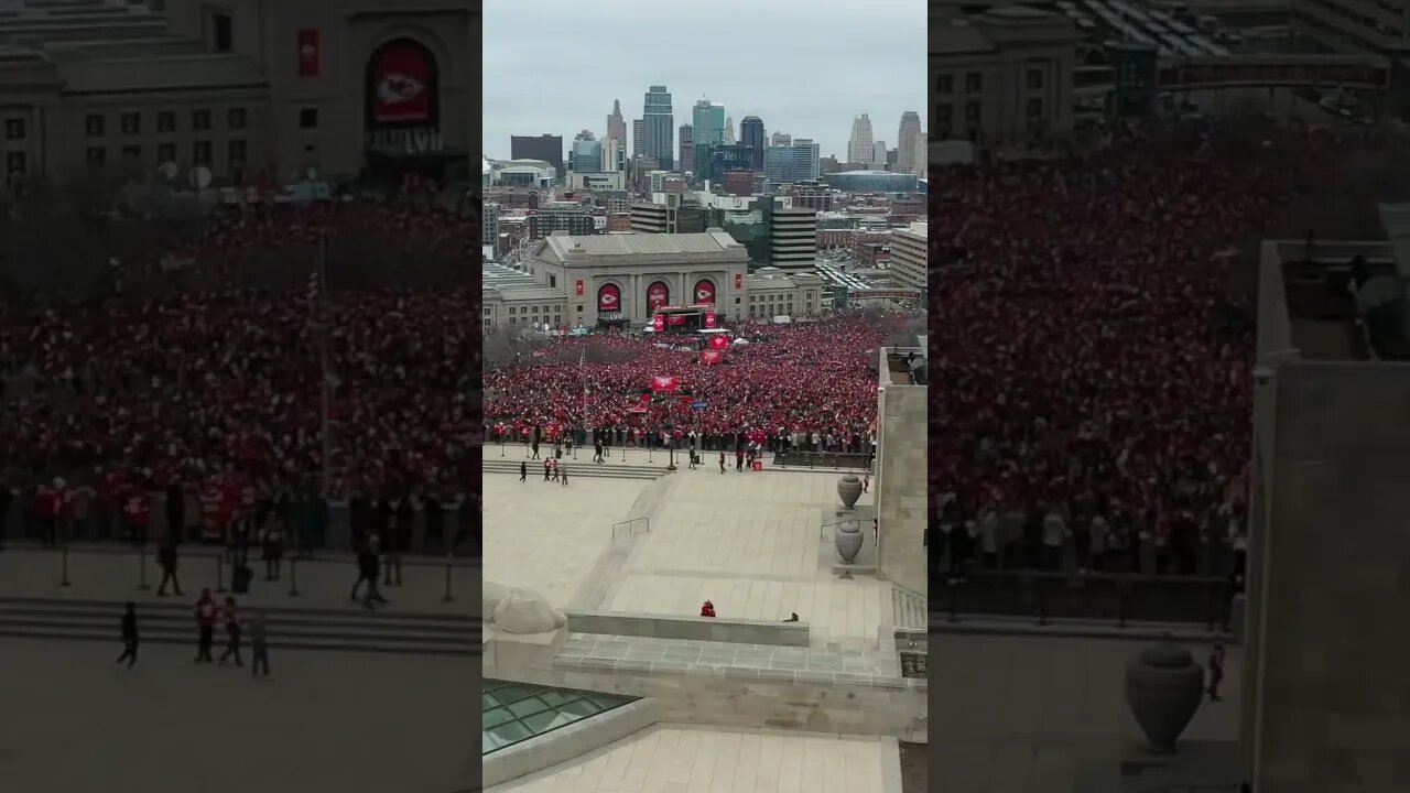 What a turnout for our #superbowl winning @KansasCityChiefs #chiefs #chiefskingdom #kansascity